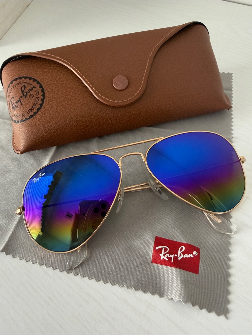 Ray-Ban Aviator Sunglasses with Gold Frame and Blue Mirrored Rainbow Lenses